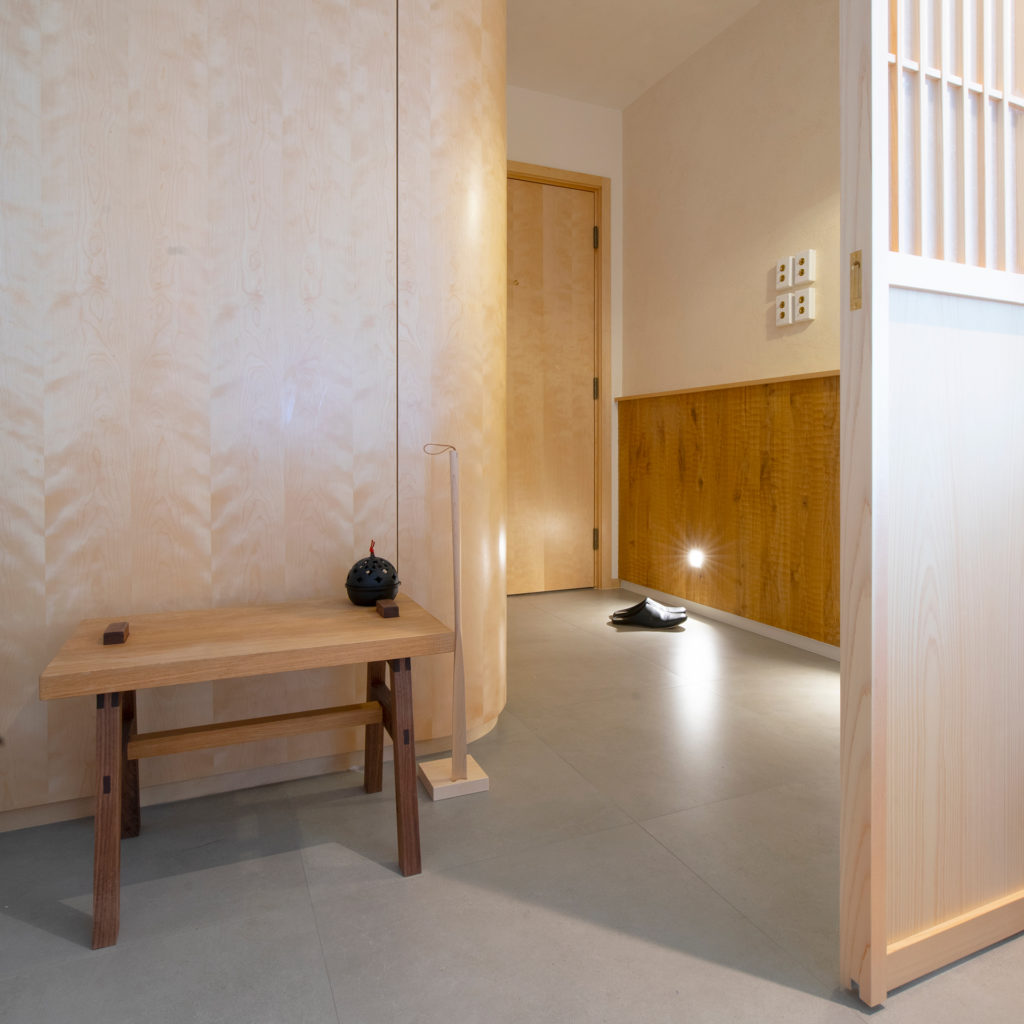 Japanese shoji screen and walls made with Naguri wood from Japan