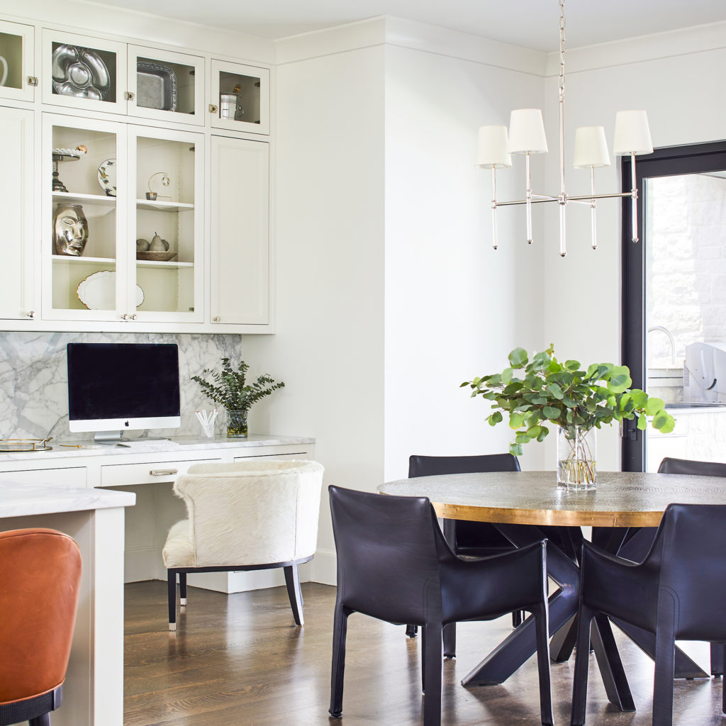 The adjacent dining room by Mel Bean Interiors